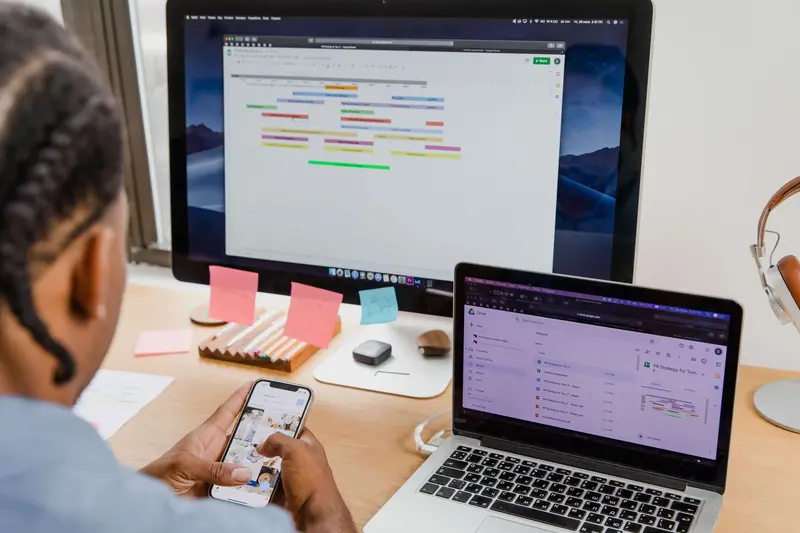 Email használata telefonon, laptopon és monitoron